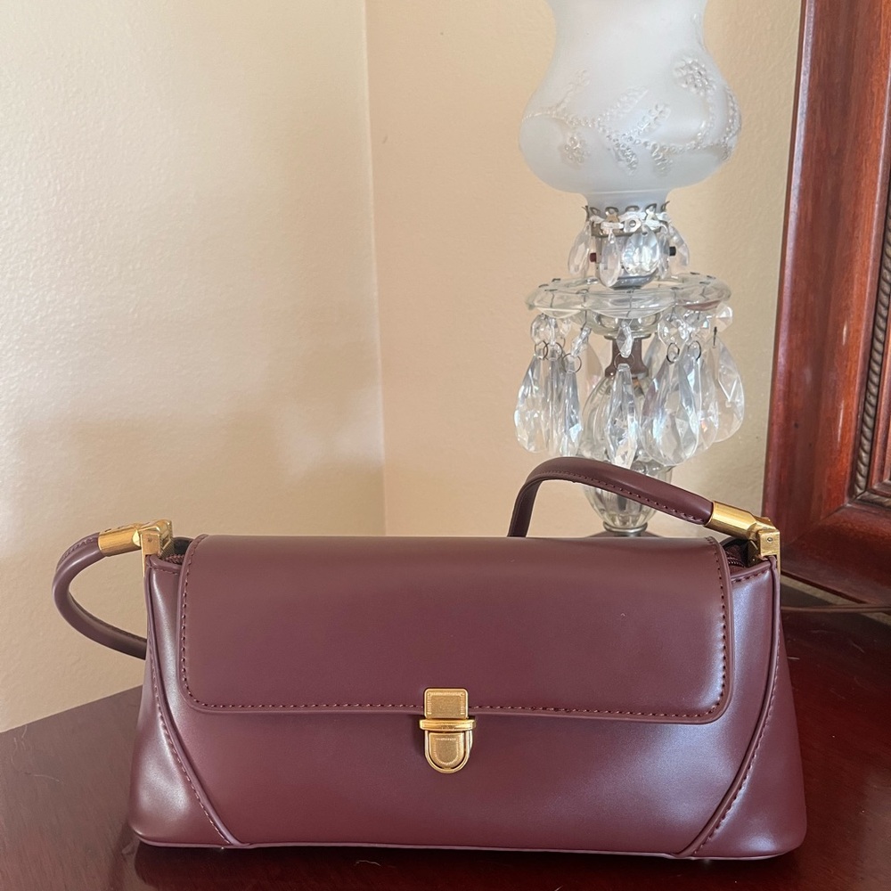 Elegant Brown Italian Leather Handbag